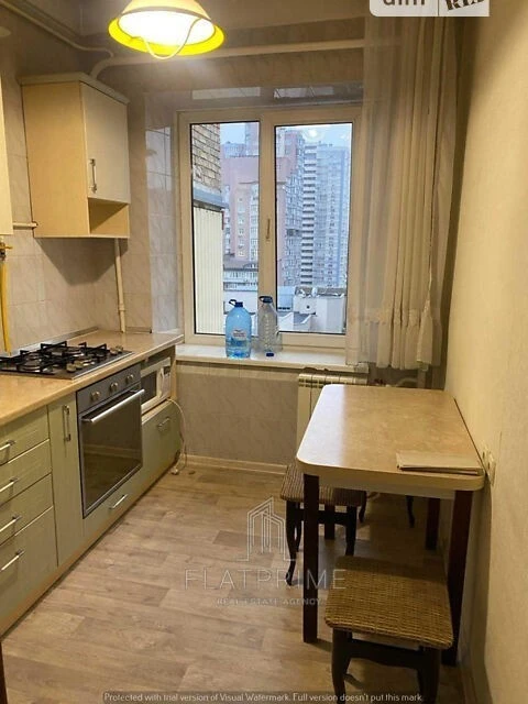 Продаж 2к квартири 42 кв. м на вул. Велика Васильківська 118