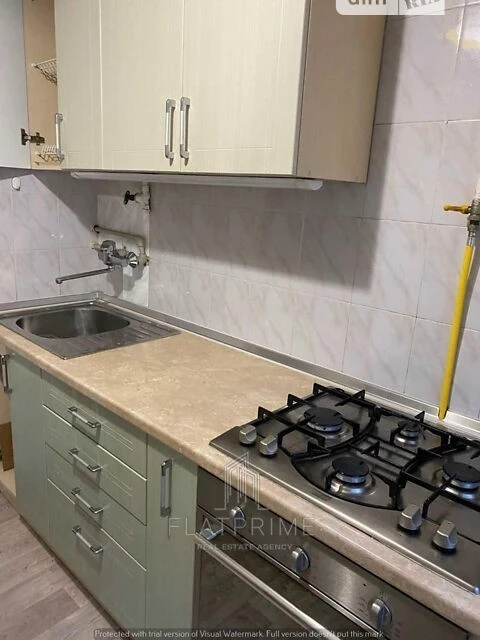 Продаж 2к квартири 42 кв. м на вул. Велика Васильківська 118