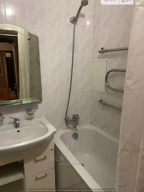 Продаж 2к квартири 42 кв. м на вул. Велика Васильківська 118