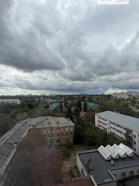 Продаж 1к квартири 35 кв. м на вул. Академіка Заболотного 14