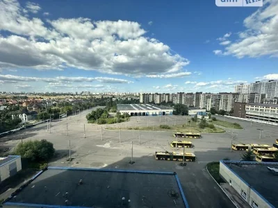 Продаж 3к квартири 106 кв. м на вул. Михайла Максимовича 32В