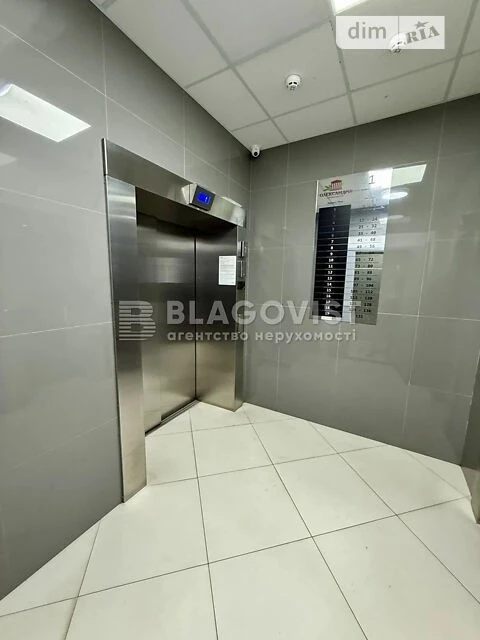 Продаж 4к квартири 136 кв. м на вул. Патріарха Мстислава Скр