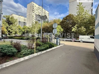 Продаж 4к квартири 136 кв. м на вул. Патріарха Мстислава Скр