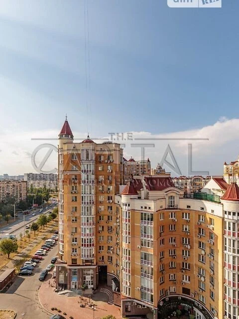 Продаж 3к квартири 74 кв. м на вул. пр-т Володимира Івасюка