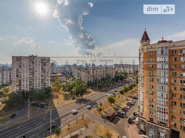 Продаж 3к квартири 74 кв. м на вул. пр-т Володимира Івасюка