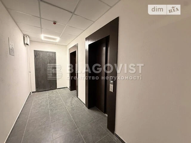 Продаж 2к квартири 61 кв. м на вул. Михайла Максимовича 24 •