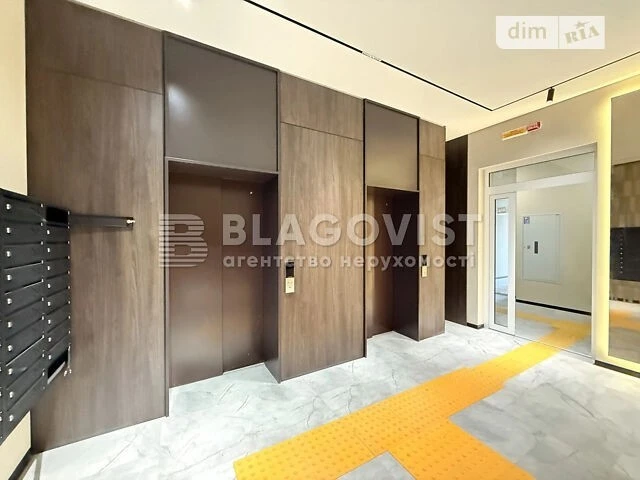 Продаж 2к квартири 61 кв. м на вул. Михайла Максимовича 24 •