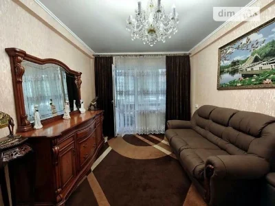 Продаж 2к квартири 45 кв. м на вул. Родини Глаголєвих 12А •