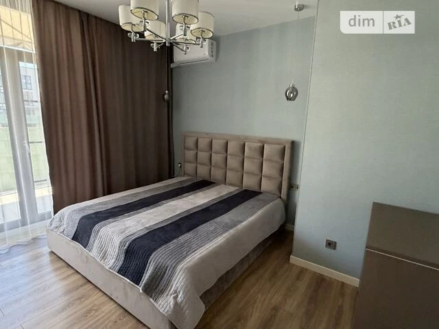 Продаж 3к квартири 88 кв. м на вул. Набережно-Рибальська дор