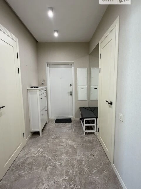 Продаж 3к квартири 88 кв. м на вул. Набережно-Рибальська дор