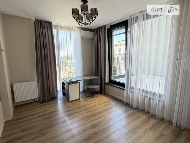 Продаж 3к квартири 88 кв. м на вул. Набережно-Рибальська дор