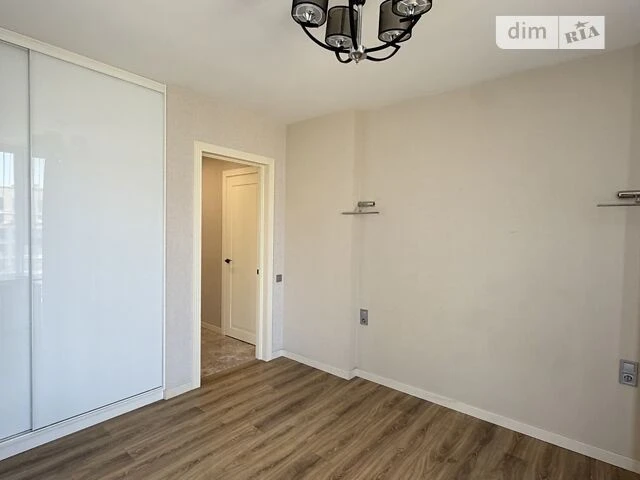Продаж 3к квартири 88 кв. м на вул. Набережно-Рибальська дор