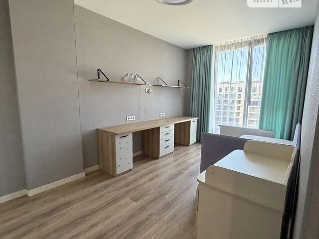Продаж 3к квартири 88 кв. м на вул. Набережно-Рибальська дор