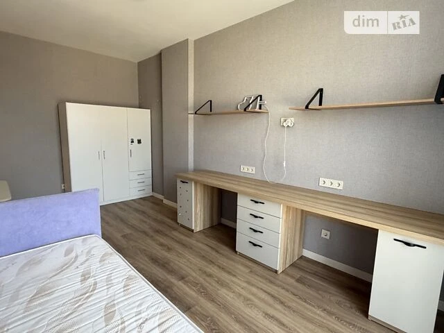 Продаж 3к квартири 88 кв. м на вул. Набережно-Рибальська дор