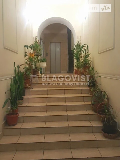 Продаж 3к квартири 100 кв. м на вул. Тарасівська 30 • ID 348