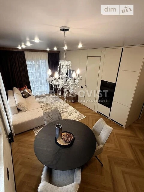 Продаж 1к квартири 42 кв. м на вул. Михайла Максимовича 28 •