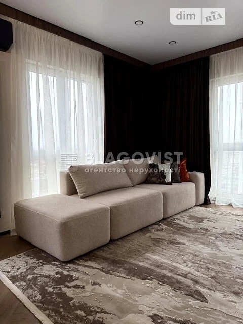 Продаж 1к квартири 42 кв. м на вул. Михайла Максимовича 28 •