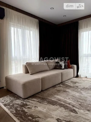 Продаж 1к квартири 42 кв. м на вул. Михайла Максимовича 28 •