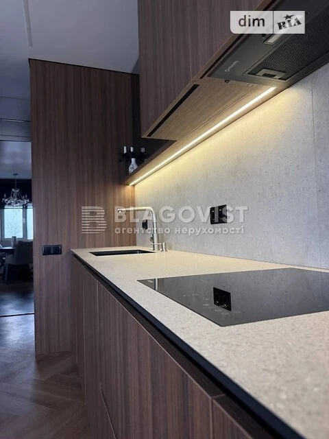 Продаж 1к квартири 42 кв. м на вул. Михайла Максимовича 28 •