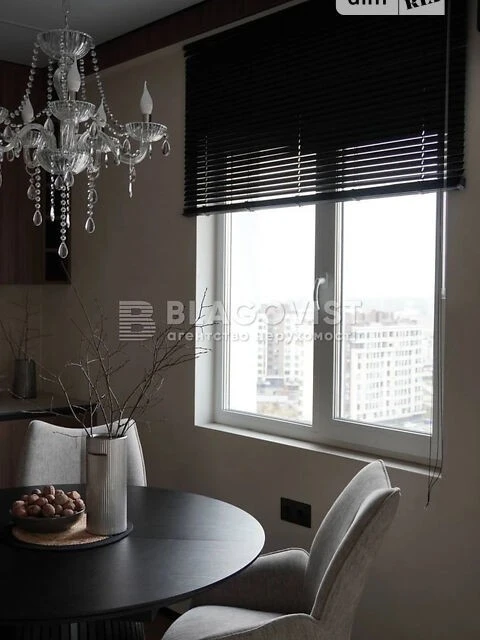 Продаж 1к квартири 42 кв. м на вул. Михайла Максимовича 28 •