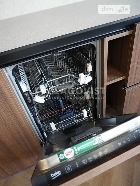 Продаж 1к квартири 42 кв. м на вул. Михайла Максимовича 28 •