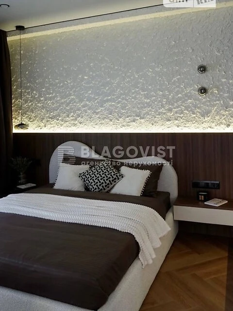 Продаж 1к квартири 42 кв. м на вул. Михайла Максимовича 28 •