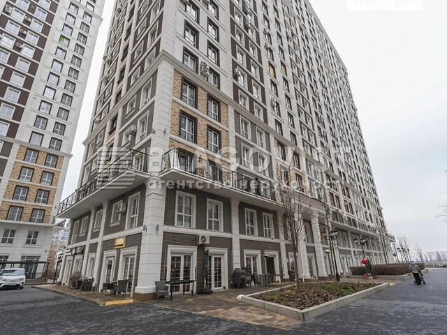 Продаж 1к квартири 42 кв. м на вул. Михайла Максимовича 28 •