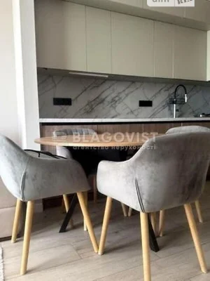 Продаж 1к квартири 52.6 кв. м на вул. Михайла Максимовича 32