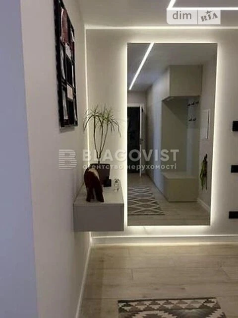 Продаж 1к квартири 52.6 кв. м на вул. Михайла Максимовича 32