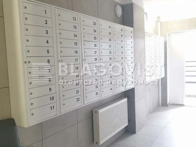 Продаж 1к квартири 52.6 кв. м на вул. Михайла Максимовича 32