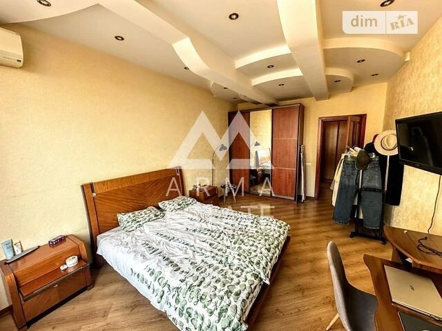 Продаж 2к квартири 96 кв. м на вул. Жилянська 59 • ID 348309