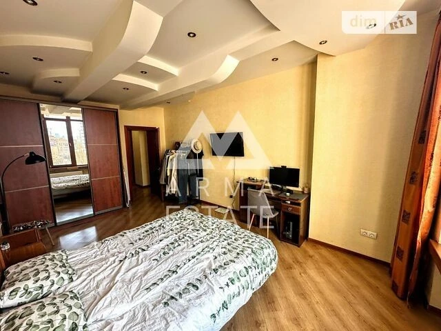 Продаж 2к квартири 96 кв. м на вул. Жилянська 59 • ID 348309