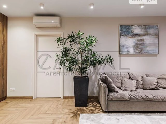 Продаж 2к квартири 78 кв. м на вул. Маккейна Джона 7 • ID 34