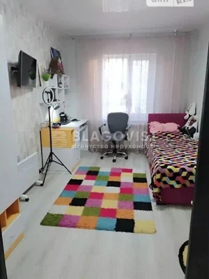 Продаж 3к квартири 70 кв. м на вул. Наталії Ужвій 8 • ID 348