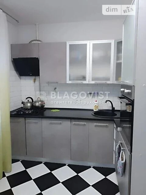 Продаж 3к квартири 70 кв. м на вул. Наталії Ужвій 8 • ID 348
