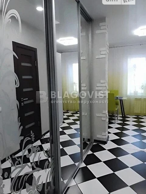Продаж 3к квартири 70 кв. м на вул. Наталії Ужвій 8 • ID 348