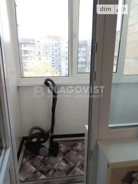 Продаж 3к квартири 70 кв. м на вул. Наталії Ужвій 8 • ID 348