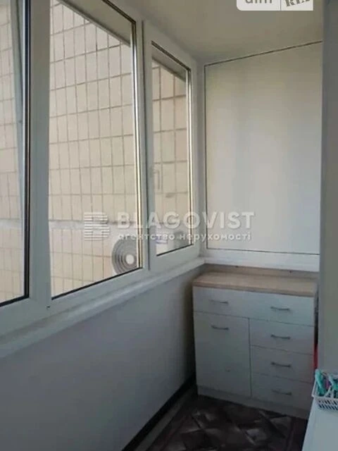 Продаж 3к квартири 70 кв. м на вул. Наталії Ужвій 8 • ID 348