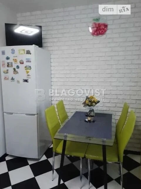 Продаж 3к квартири 70 кв. м на вул. Наталії Ужвій 8 • ID 348