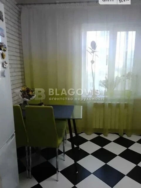 Продаж 3к квартири 70 кв. м на вул. Наталії Ужвій 8 • ID 348