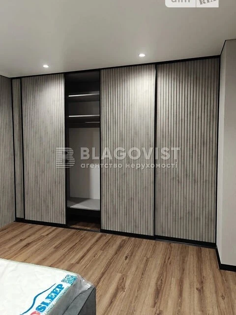 Продаж 2к квартири 49.3 кв. м на вул. Михайла Максимовича 32
