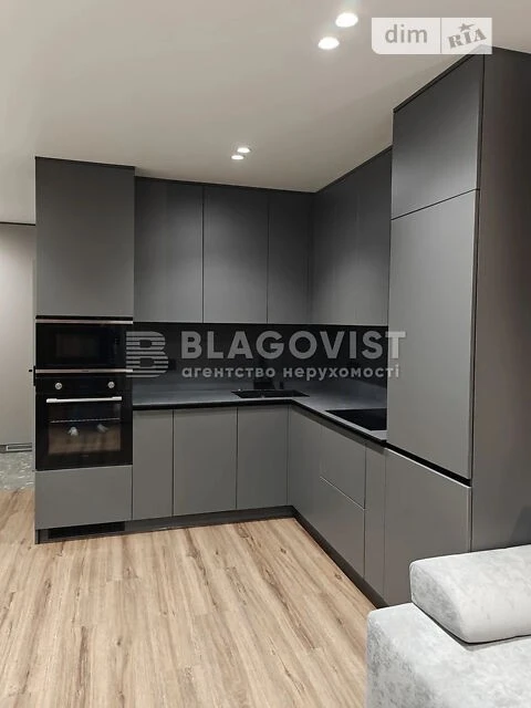 Продаж 2к квартири 49.3 кв. м на вул. Михайла Максимовича 32