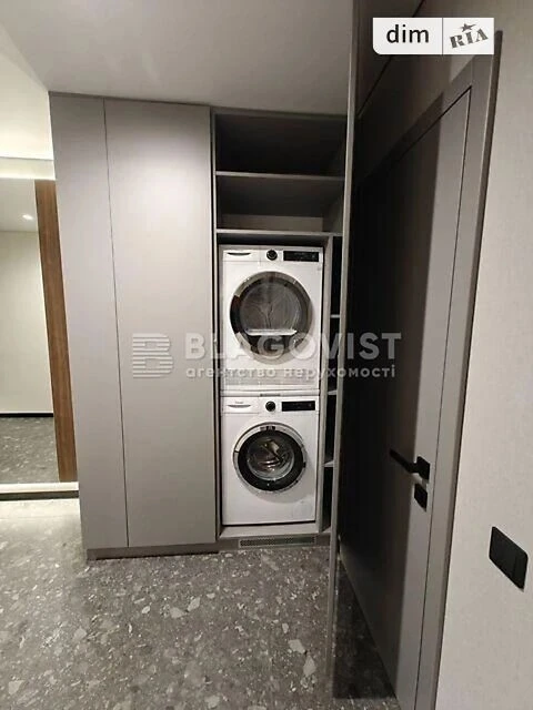 Продаж 2к квартири 49.3 кв. м на вул. Михайла Максимовича 32