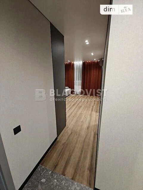 Продаж 2к квартири 49.3 кв. м на вул. Михайла Максимовича 32