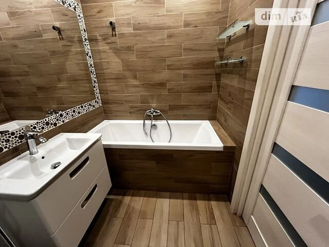 Продаж 3к квартири 83 кв. м на вул. Регенераторна 4 • ID 348