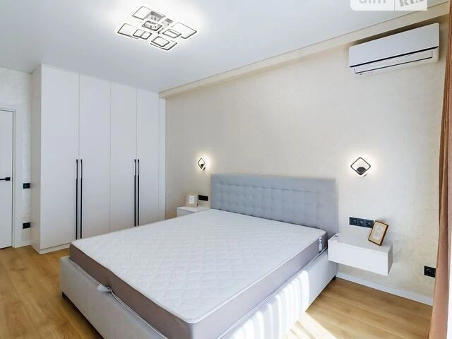 Продаж 2к квартири 61 кв. м на вул. Михайла Максимовича 24Г
