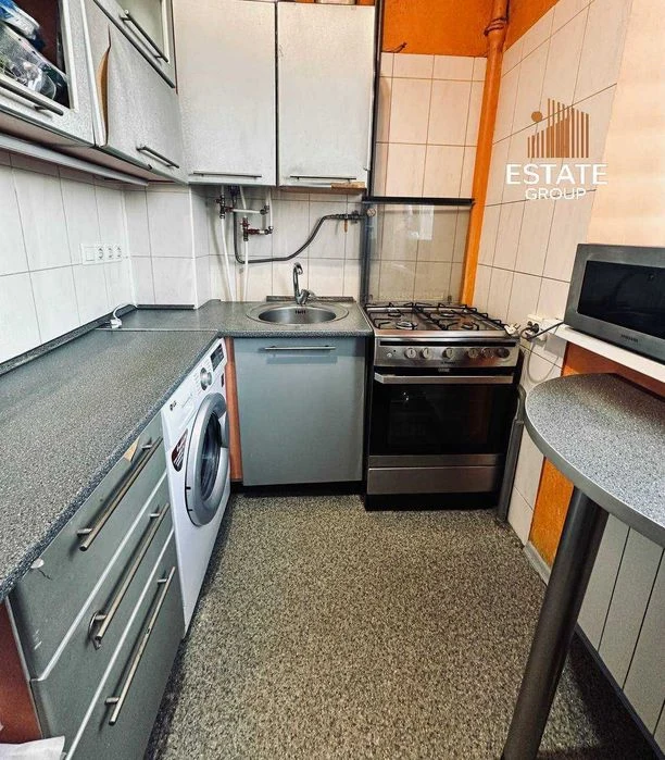 2-room apartment for sale, Vladimir Antonovych 18.
