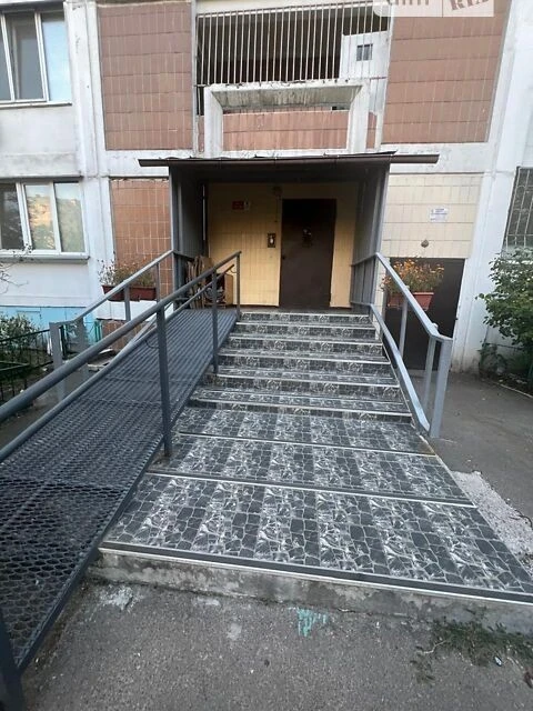 Продаж 1к квартири 42.9 кв. м на вул. Ревуцького 18 • ID 348