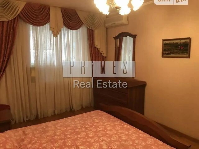 Продаж 3к квартири 121 кв. м на вул. Клінічна 4 • ID 3483404
