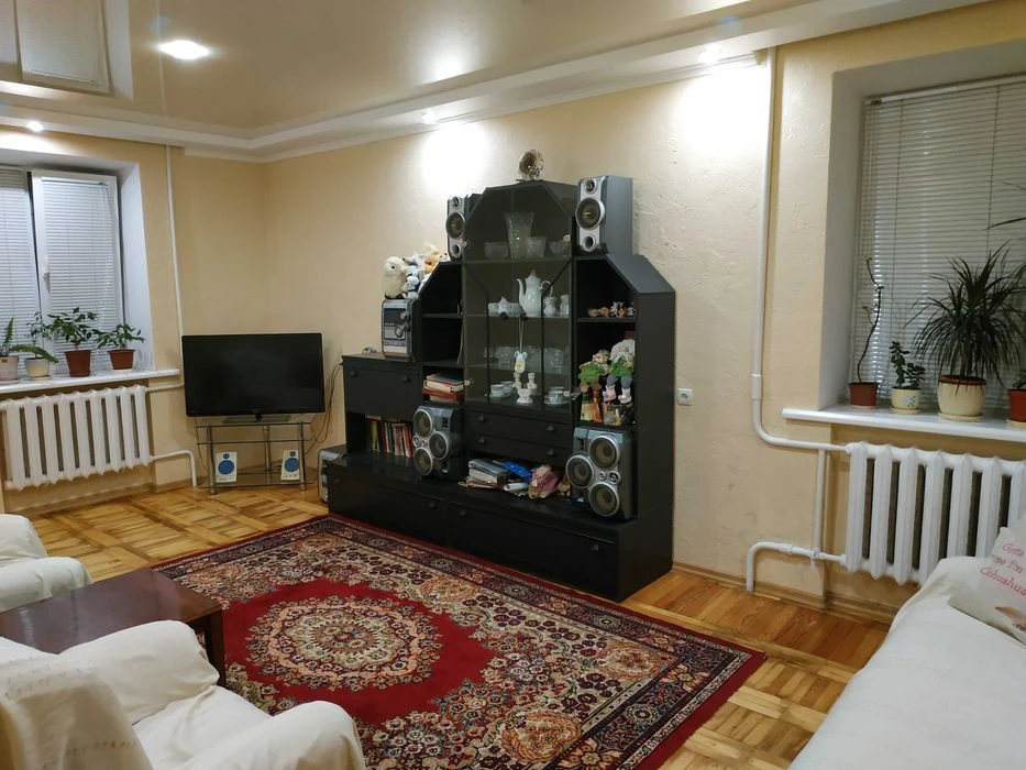Продам 2-ком. квартиру в центре. Бульвар гвардейский.